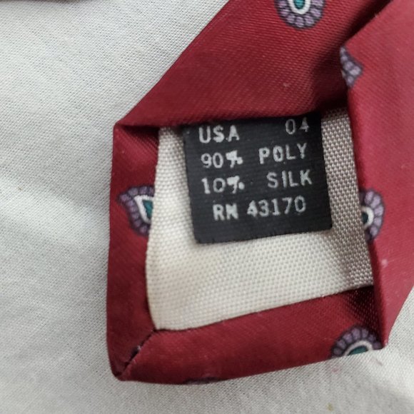 Robert Alan Poly Silk Necktie Red Paisley  Made in the U.S.A - Picture 7 of 7